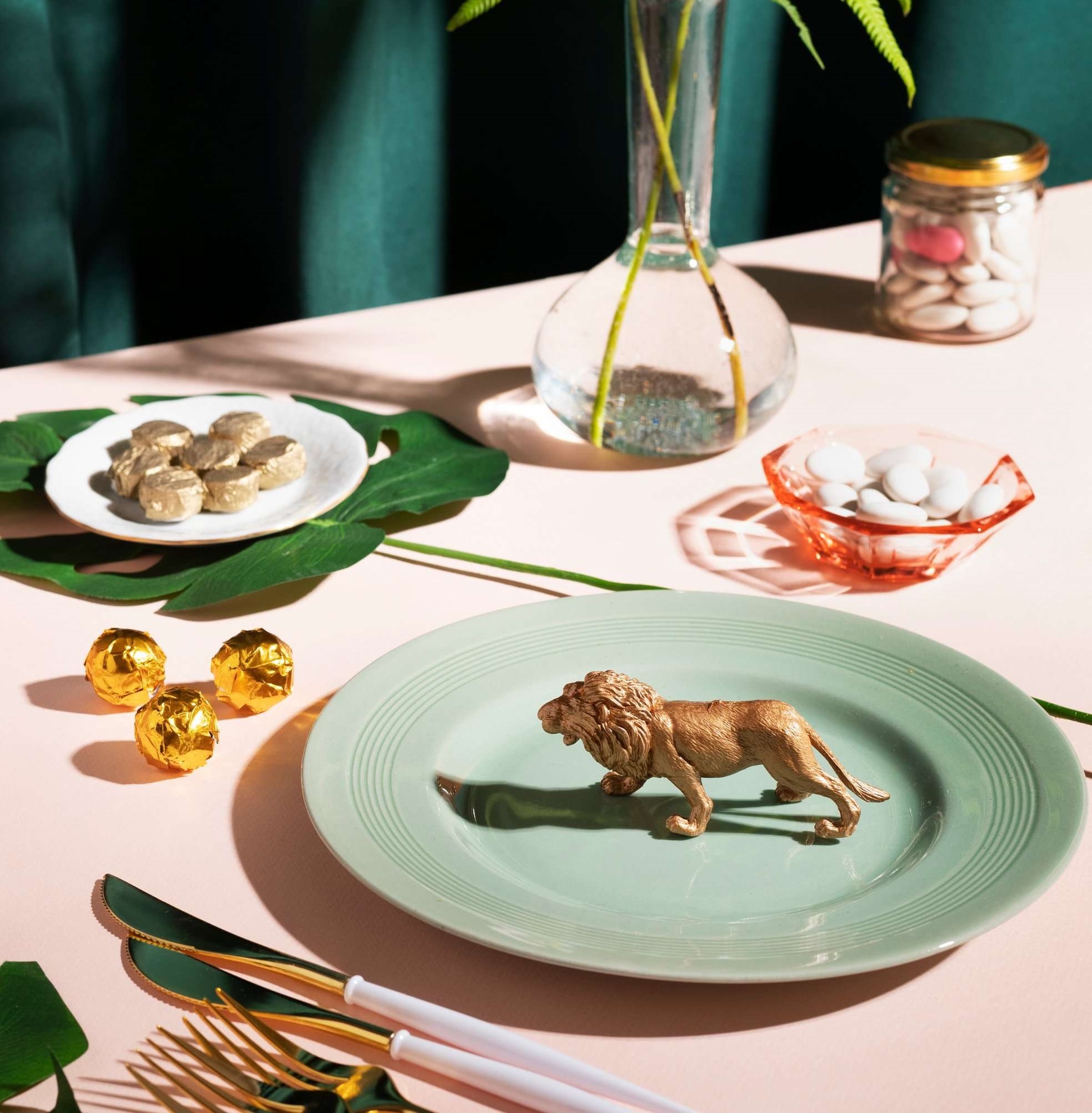 Декорирование стола как арт‑объекта: мастер-класс от автора обложек интерьерного глянца